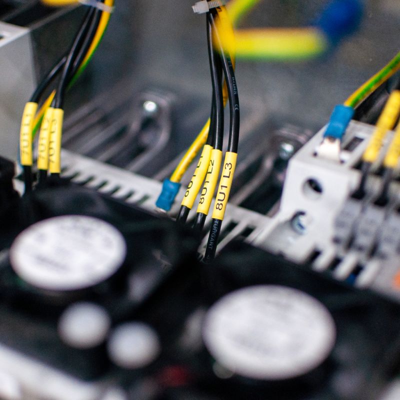 Railway and mobility: Switch gear cabinet identification sleeves