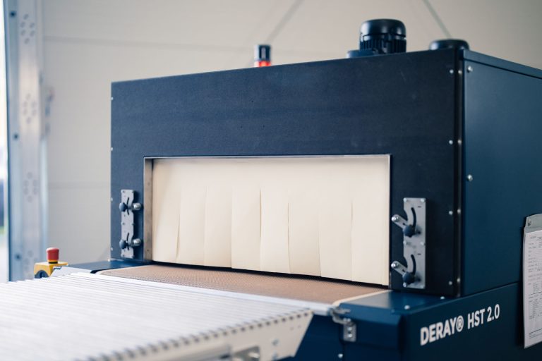 DSG-Canusa's Deray®-HST 2.0 XL Heat-Shrink Machine - Side View